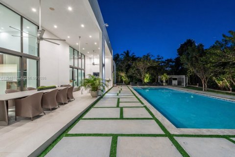 House in Pinecrest, Florida 6 bedrooms, 606.65 sq.m. № 2267626 - photo 2