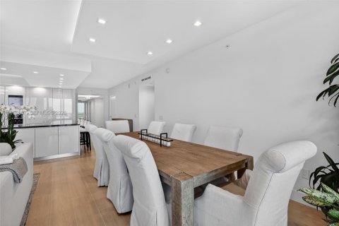 Condo in Aventura, Florida, 3 bedrooms  № 2060774 - photo 16