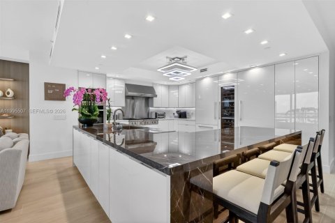 Condo in Aventura, Florida, 3 bedrooms  № 2060774 - photo 14