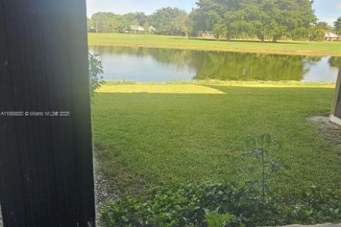Condo in Weston, Florida, 2 bedrooms  № 1887993 - photo 2