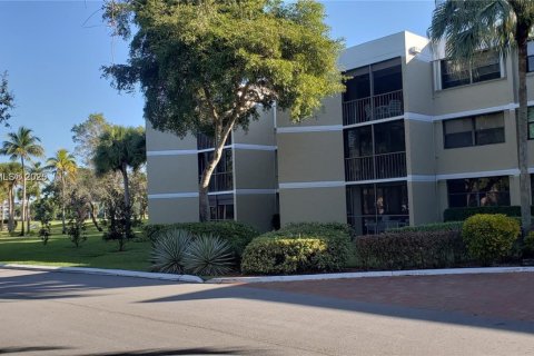 Condo in Weston, Florida, 2 bedrooms  № 1887993 - photo 1