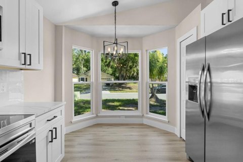 House in Orlando, Florida 3 bedrooms, 108.7 sq.m. № 2201843 - photo 8
