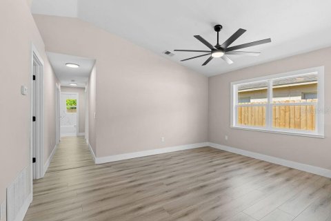 House in Orlando, Florida 3 bedrooms, 108.7 sq.m. № 2201843 - photo 14