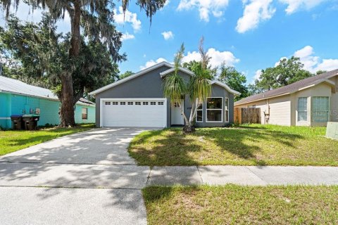 House in Orlando, Florida 3 bedrooms, 108.7 sq.m. № 2201843 - photo 2