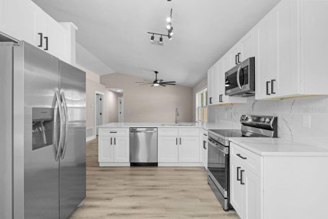 House in Orlando, Florida 3 bedrooms, 108.7 sq.m. № 2201843 - photo 6