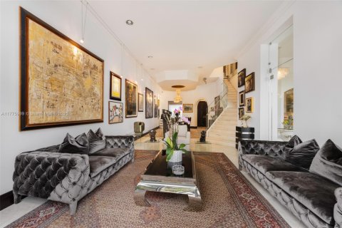 Townhouse in Aventura, Florida 5 bedrooms, 334.45 sq.m. № 1961973 - photo 7