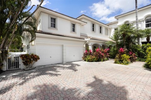 Townhouse in Aventura, Florida 5 bedrooms, 334.45 sq.m. № 1961973 - photo 1