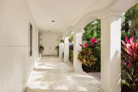 Townhouse in Aventura, Florida 5 bedrooms, 334.45 sq.m. № 1961973 - photo 2