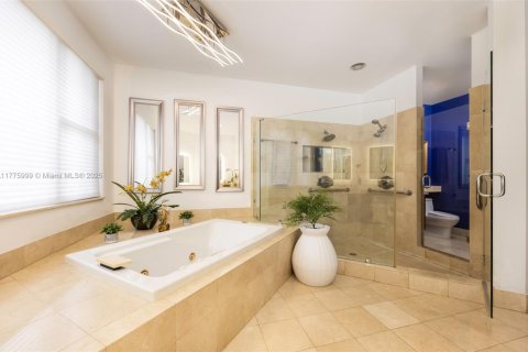 Townhouse in Aventura, Florida 5 bedrooms, 334.45 sq.m. № 1961973 - photo 26
