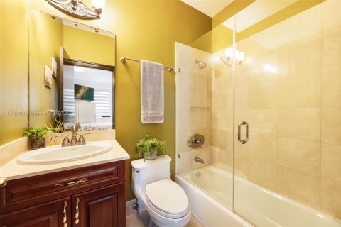 Townhouse in Aventura, Florida 5 bedrooms, 334.45 sq.m. № 1961973 - photo 28