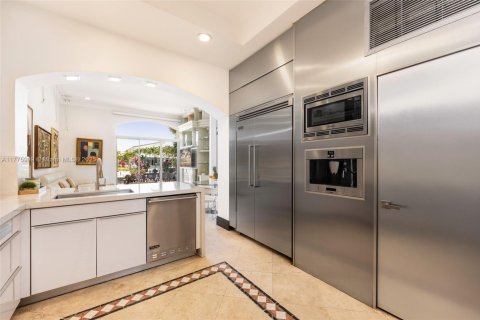 Townhouse in Aventura, Florida 5 bedrooms, 334.45 sq.m. № 1961973 - photo 13