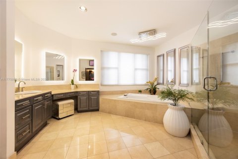 Townhouse in Aventura, Florida 5 bedrooms, 334.45 sq.m. № 1961973 - photo 24