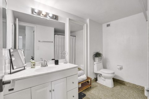 Condo in North Bay Village, Florida, 1 bedroom  № 1739854 - photo 18
