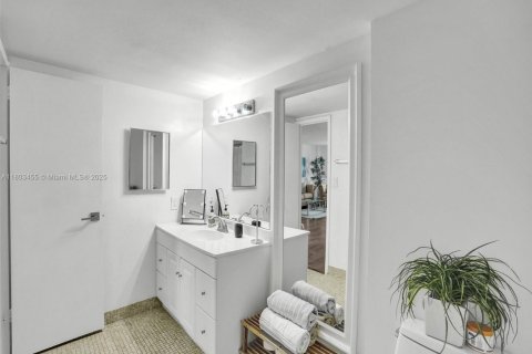 Condo in North Bay Village, Florida, 1 bedroom  № 1739854 - photo 19