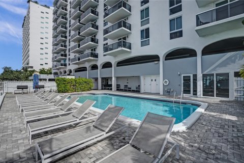 Condo in North Bay Village, Florida, 1 bedroom  № 1739854 - photo 29