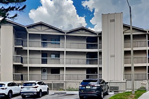 Apartment in Altamonte Springs, Florida 2 bedrooms, 115.76 sq.m. № 1844980 - photo 1