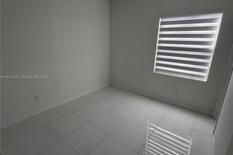 Снять в аренду виллу или дом в Мирамар, Флорида 4 спальни, 211.26м2, № 1982275 - фото 23