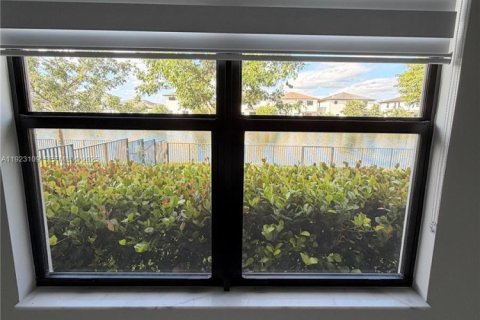 Снять в аренду виллу или дом в Мирамар, Флорида 4 спальни, 211.26м2, № 1982275 - фото 18