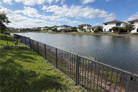 Снять в аренду виллу или дом в Мирамар, Флорида 4 спальни, 211.26м2, № 1982275 - фото 30