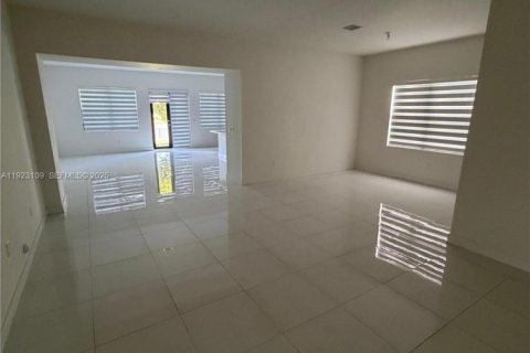 Снять в аренду виллу или дом в Мирамар, Флорида 4 спальни, 211.26м2, № 1982275 - фото 24