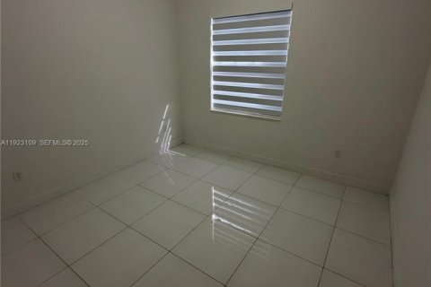 Снять в аренду виллу или дом в Мирамар, Флорида 4 спальни, 211.26м2, № 1982275 - фото 13