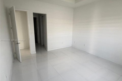 Снять в аренду виллу или дом в Мирамар, Флорида 4 спальни, 211.26м2, № 1982275 - фото 19