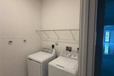 Снять в аренду виллу или дом в Мирамар, Флорида 4 спальни, 211.26м2, № 1982275 - фото 26