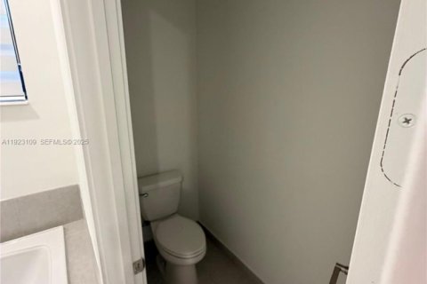 Снять в аренду виллу или дом в Мирамар, Флорида 4 спальни, 211.26м2, № 1982275 - фото 11