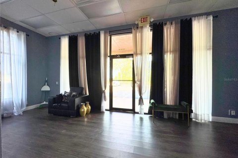 Propiedad comercial en alquiler en Leesburg, Florida, 132.85 m2 № 1747394 - foto 2