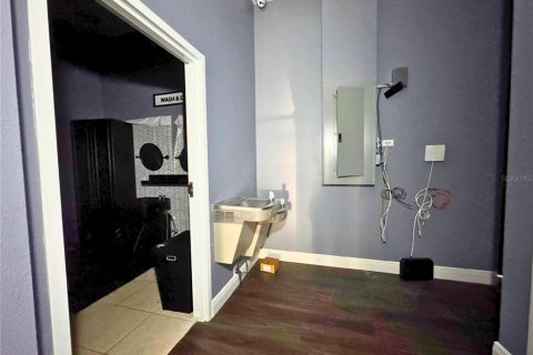 Propiedad comercial en alquiler en Leesburg, Florida, 132.85 m2 № 1747394 - foto 11