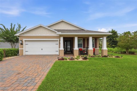 House in DeLand, Florida 2 bedrooms, 179.49 sq.m. № 2204071