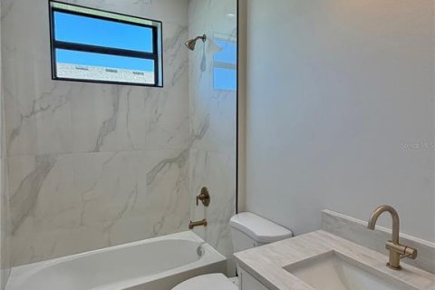 Купить виллу или дом в Норт-Порт, Флорида 8 комнат, 171.78м2, № 2437329 - фото 3