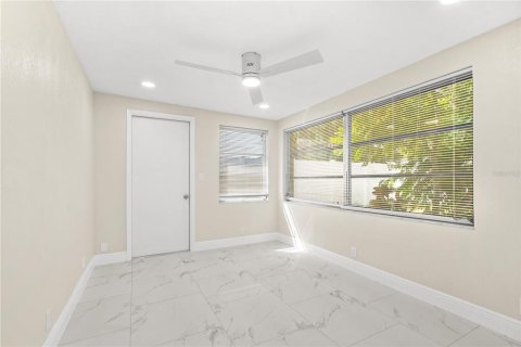 House in Holiday, Florida 3 bedrooms, 118.91 sq.m. № 2394232 - photo 12