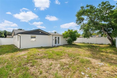 House in Holiday, Florida 3 bedrooms, 118.91 sq.m. № 2394232 - photo 25