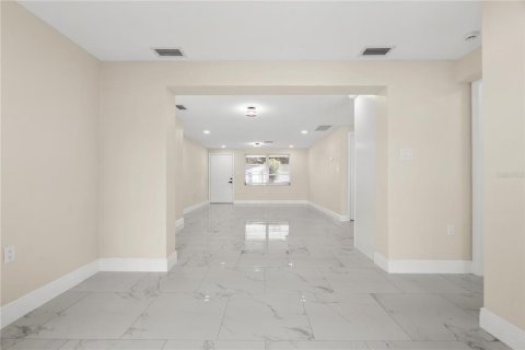 House in Holiday, Florida 3 bedrooms, 118.91 sq.m. № 2394232 - photo 8
