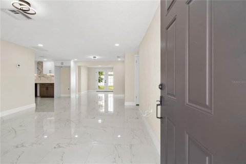 House in Holiday, Florida 3 bedrooms, 118.91 sq.m. № 2394232 - photo 3