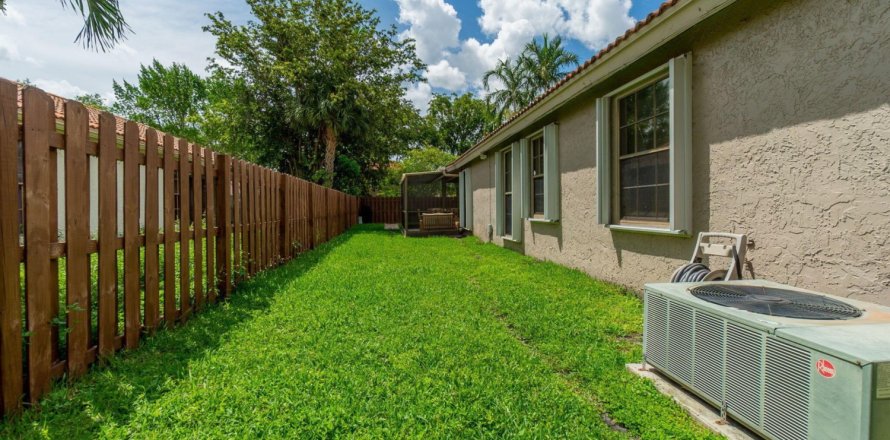 Casa en Wellington, Florida 3 dormitorios, 128.76 m2 № 1155804
