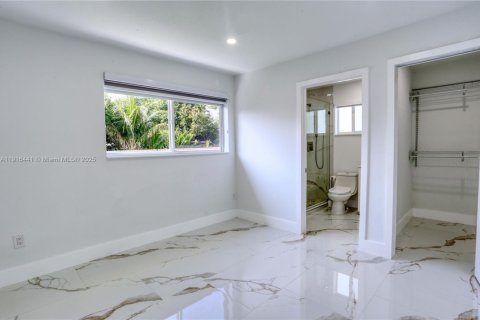 House in Miami, Florida 1 bedroom, 154.31 sq.m. № 1973799 - photo 7