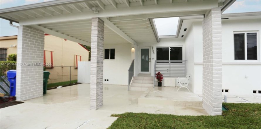 House in Miami, Florida 1 bedroom, 154.31 sq.m. № 1973799
