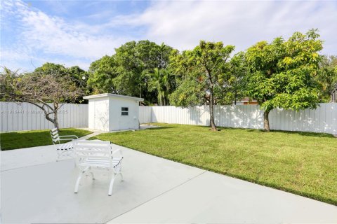 House in Miami, Florida 1 bedroom, 154.31 sq.m. № 1973799 - photo 8