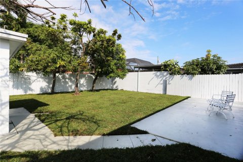 House in Miami, Florida 1 bedroom, 154.31 sq.m. № 1973799 - photo 10