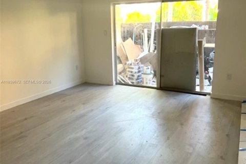 Condominio en alquiler en Miami, Florida, 1 dormitorio, 65.68 m2 № 1997023 - foto 5