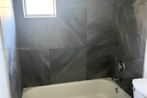 Condominio en alquiler en Miami, Florida, 1 dormitorio, 65.68 m2 № 1997023 - foto 6