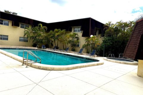 Condominio en alquiler en Miami, Florida, 1 dormitorio, 65.68 m2 № 1997023 - foto 8