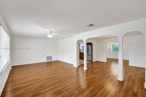 Купить виллу или дом в Санрайз, Флорида 3 спальни, 161.09м2, № 1743999 - фото 4