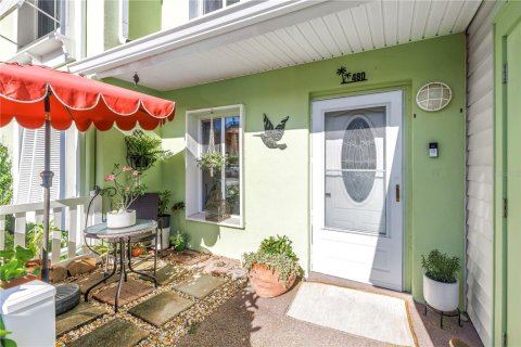 Condo in Saint Petersburg, Florida, 2 bedrooms  № 2212947