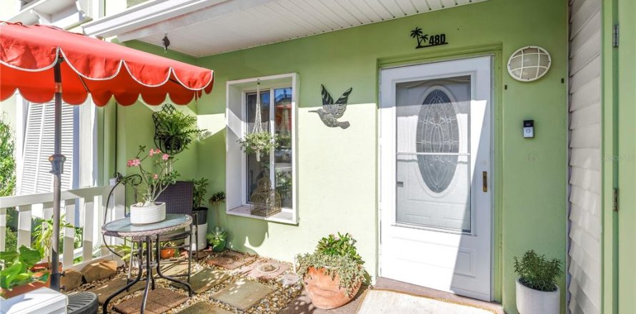 Condo in Saint Petersburg, Florida, 2 bedrooms  № 2212947