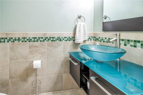 Condo in Saint Petersburg, Florida, 2 bedrooms  № 2212947 - photo 24