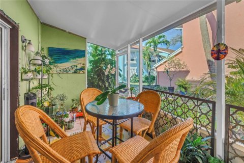 Condo in Saint Petersburg, Florida, 2 bedrooms  № 2212947 - photo 29