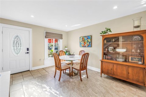 Condo in Saint Petersburg, Florida, 2 bedrooms  № 2212947 - photo 25